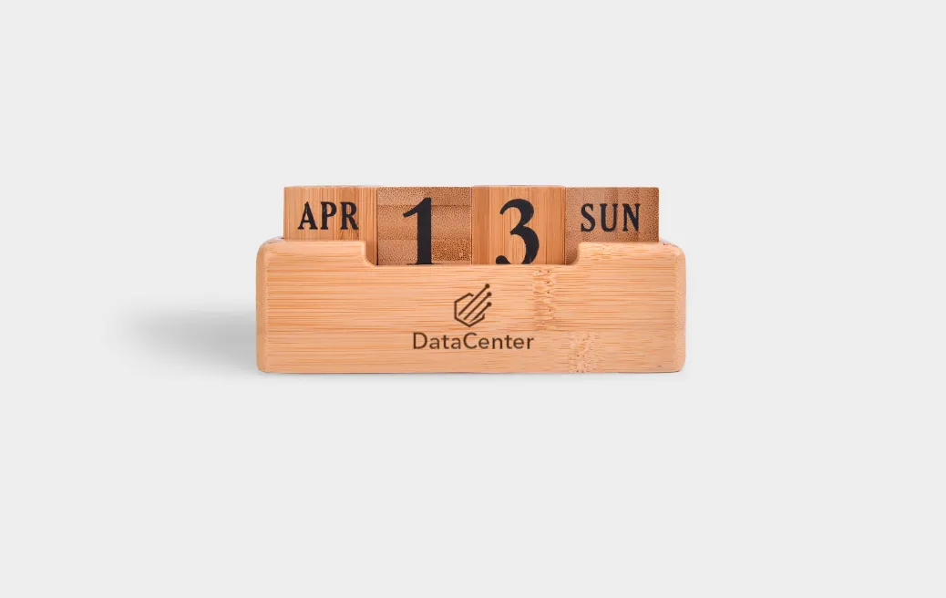 Wooden perpetual desk calendar