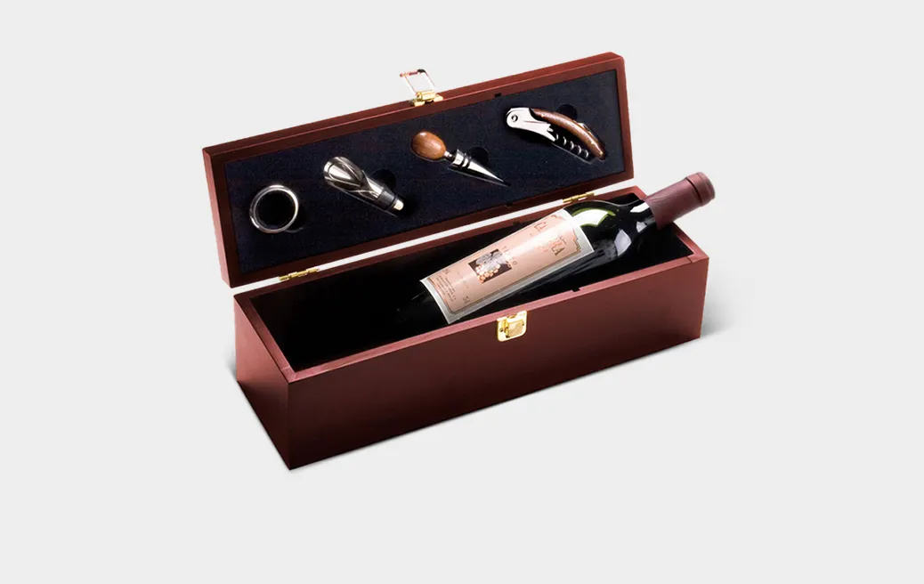 Wine box with accessories